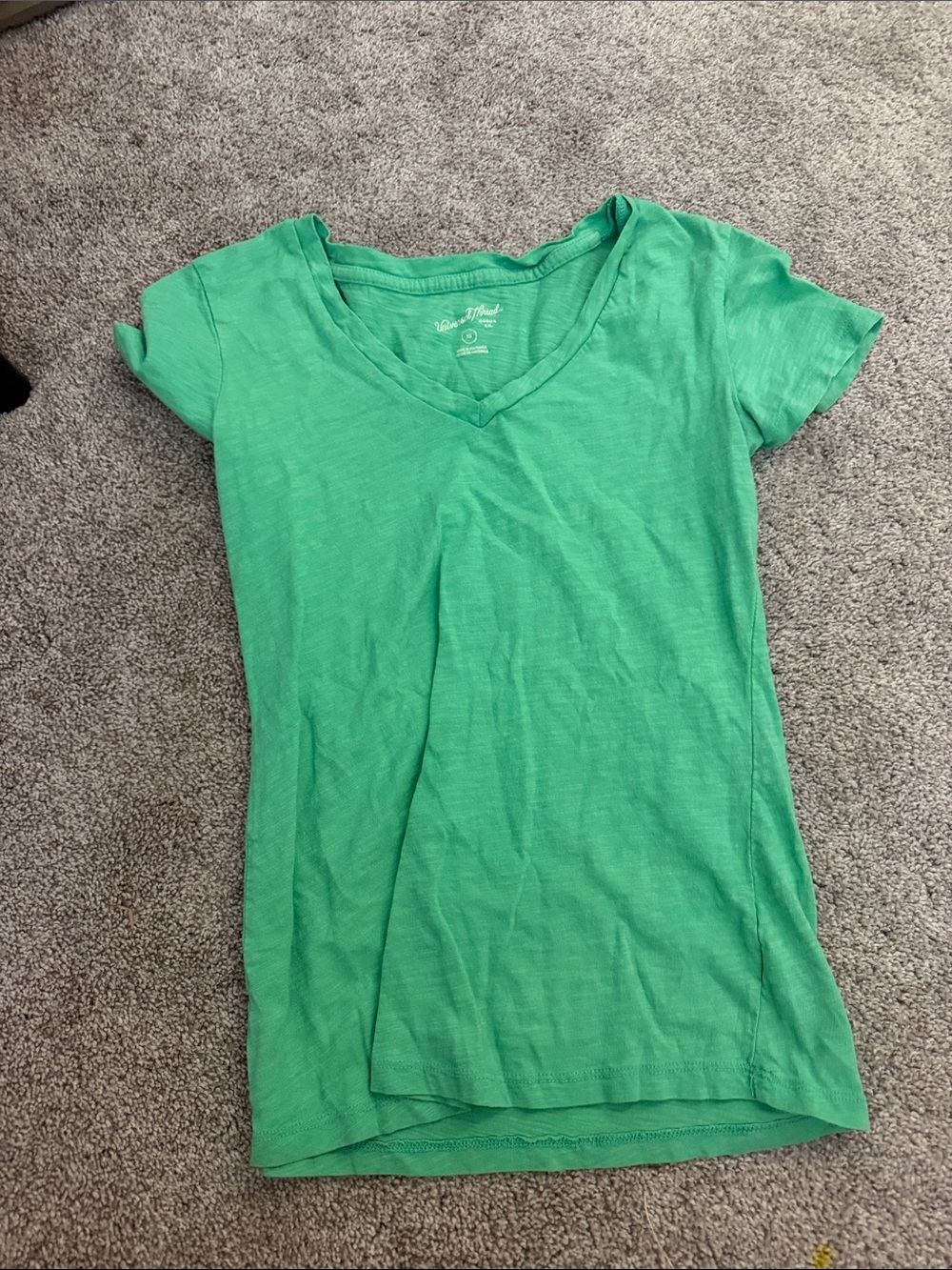 Universal Thread Women's Green V-Neck Short Sleeve Tee